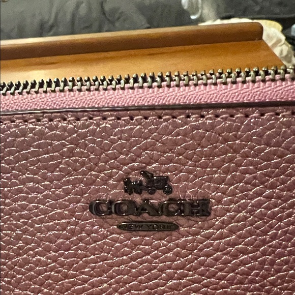 Coach Metallic Pink Wristlet NWOT - Picture 9 of 10